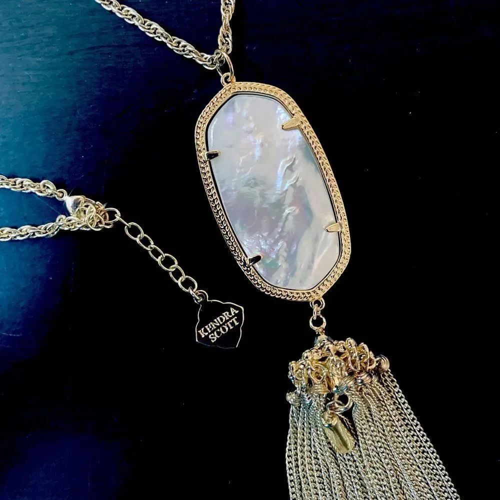 Kendra Scott Opalescent White Gold Pendant Necklace